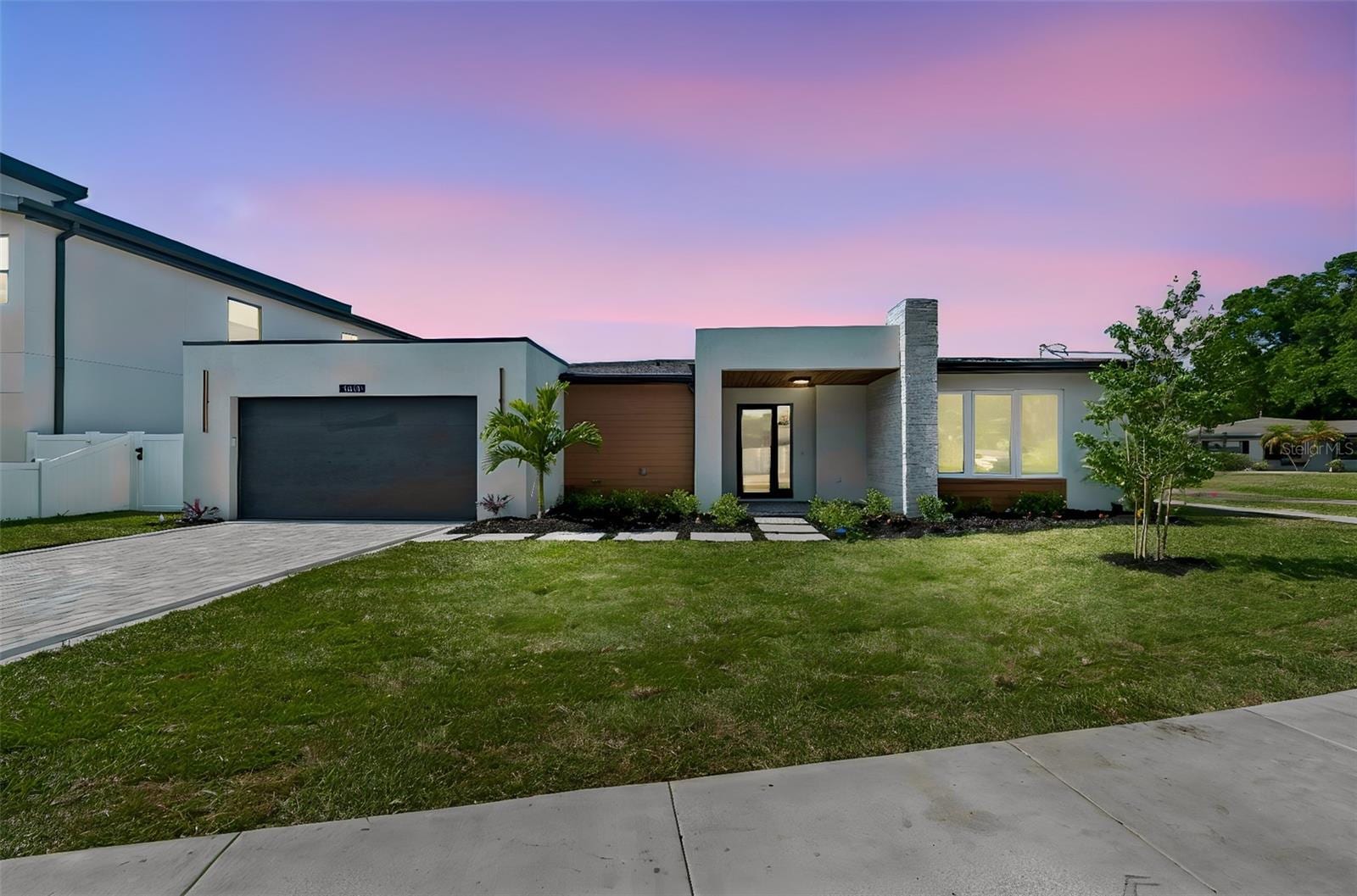 1810 W Erna Dr photo 3