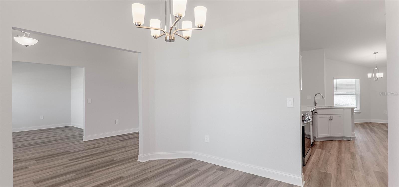 1496 Melrose St photo 3