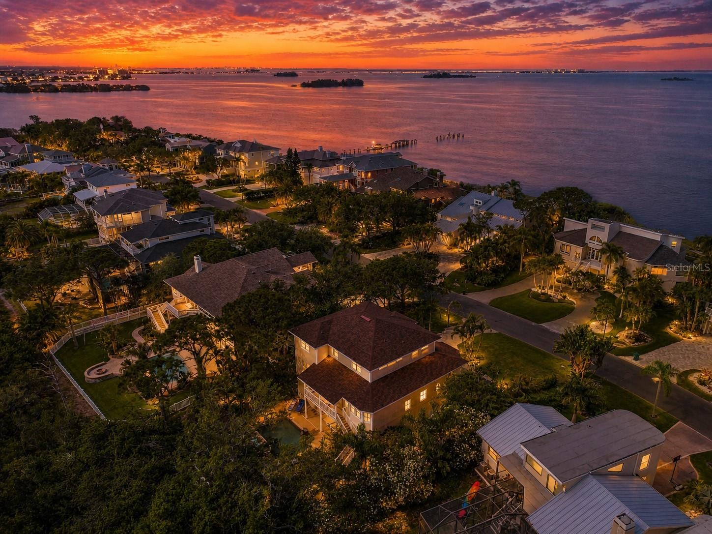 897 Point Seaside Dr photo 2