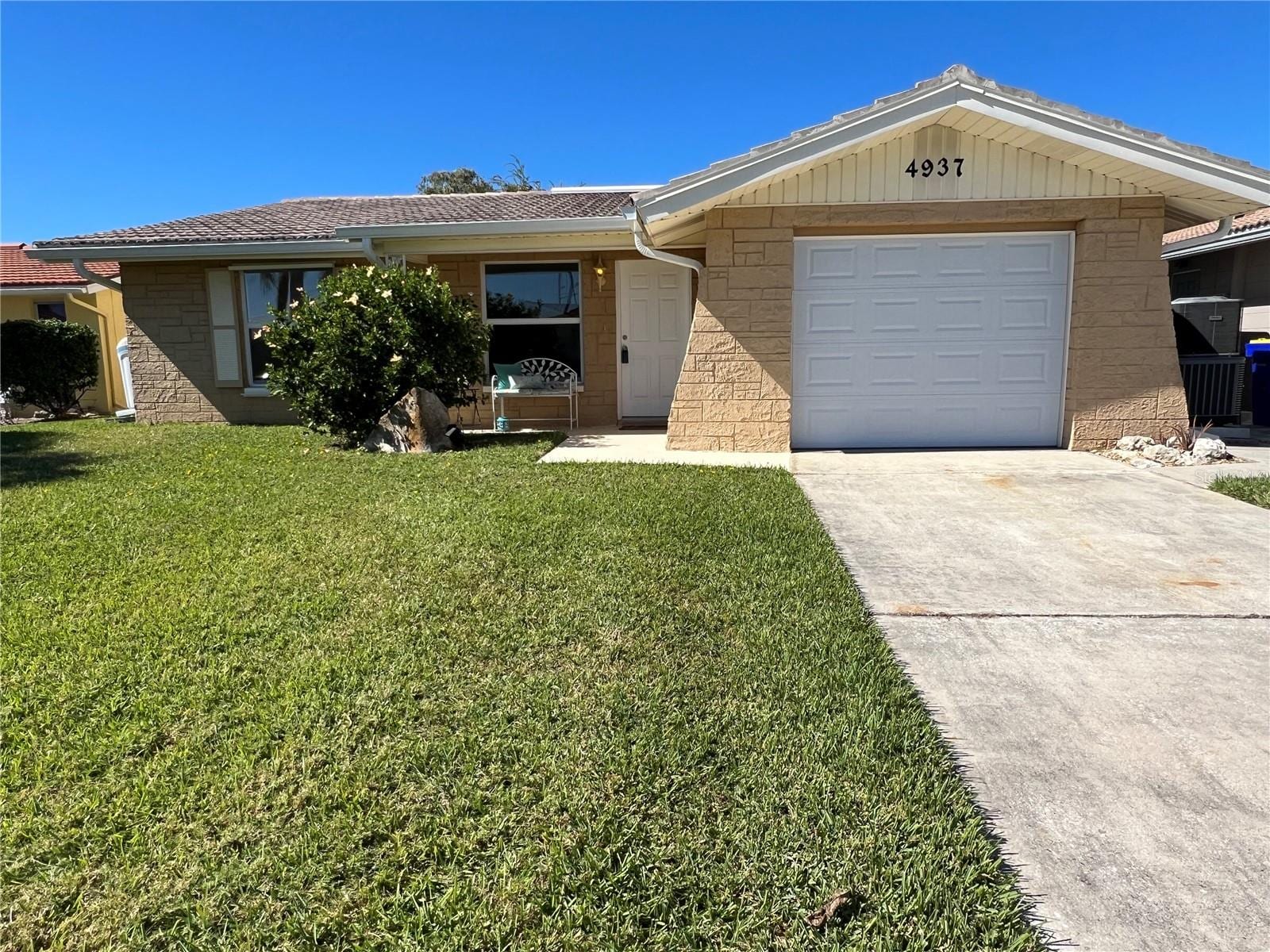 4937 Dory Dr photo 2