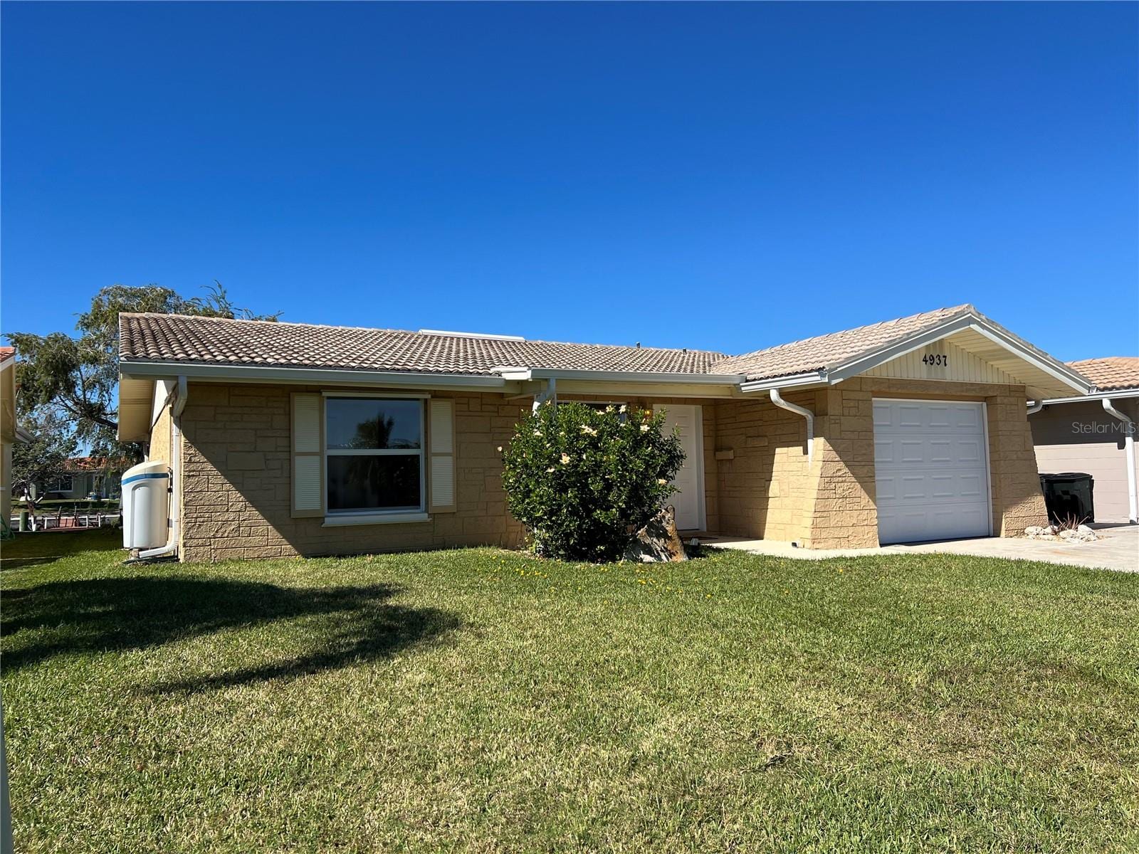 4937 Dory Dr photo 3