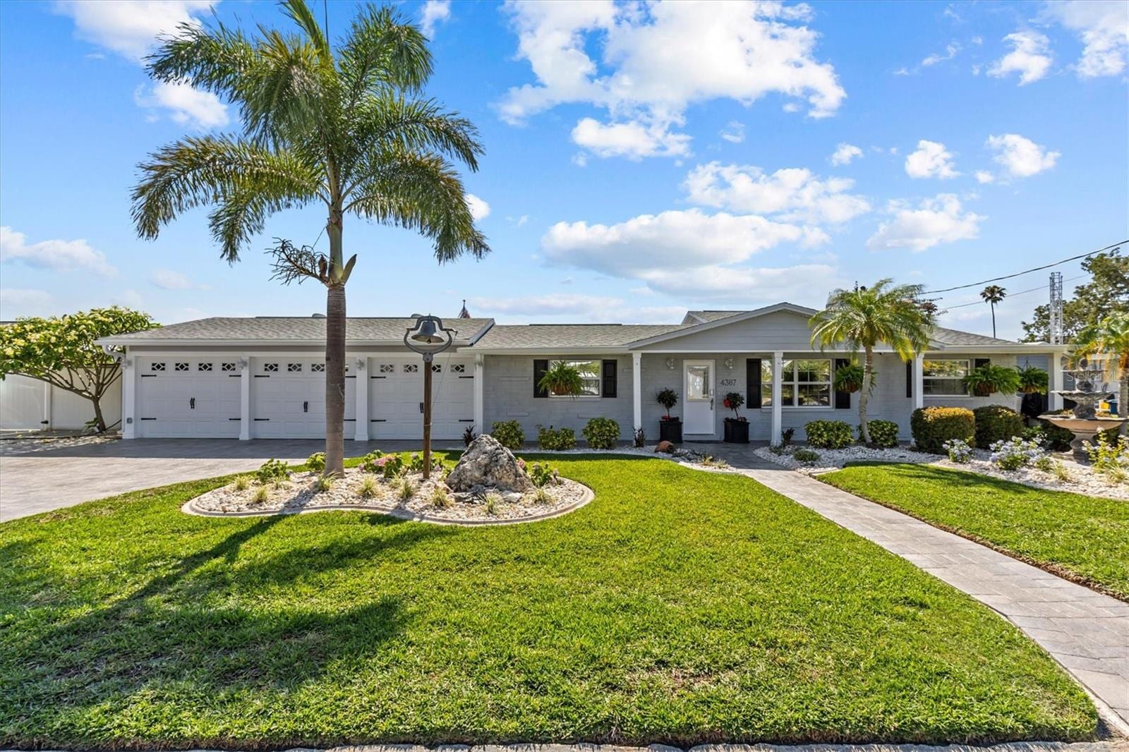 4387 6th Isle Dr photo 2
