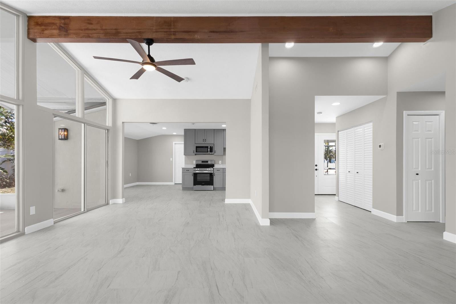 729 Spanish Main Dr photo 5