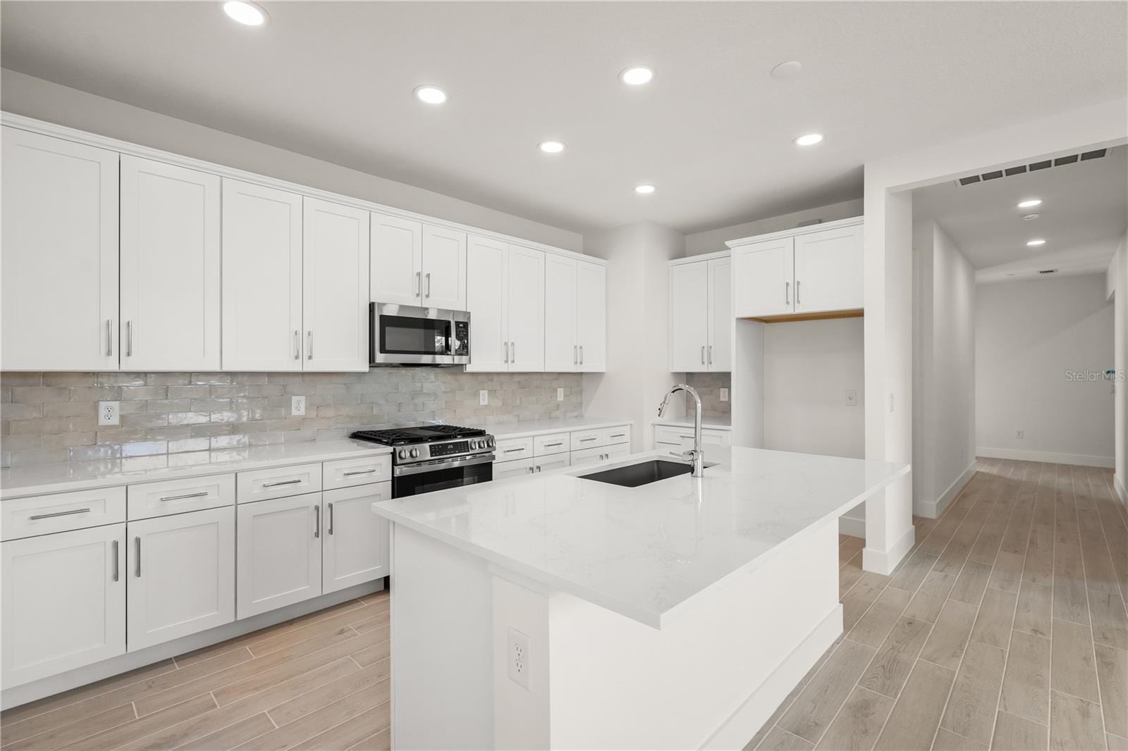 9500 Lunar Dove Dr photo 3