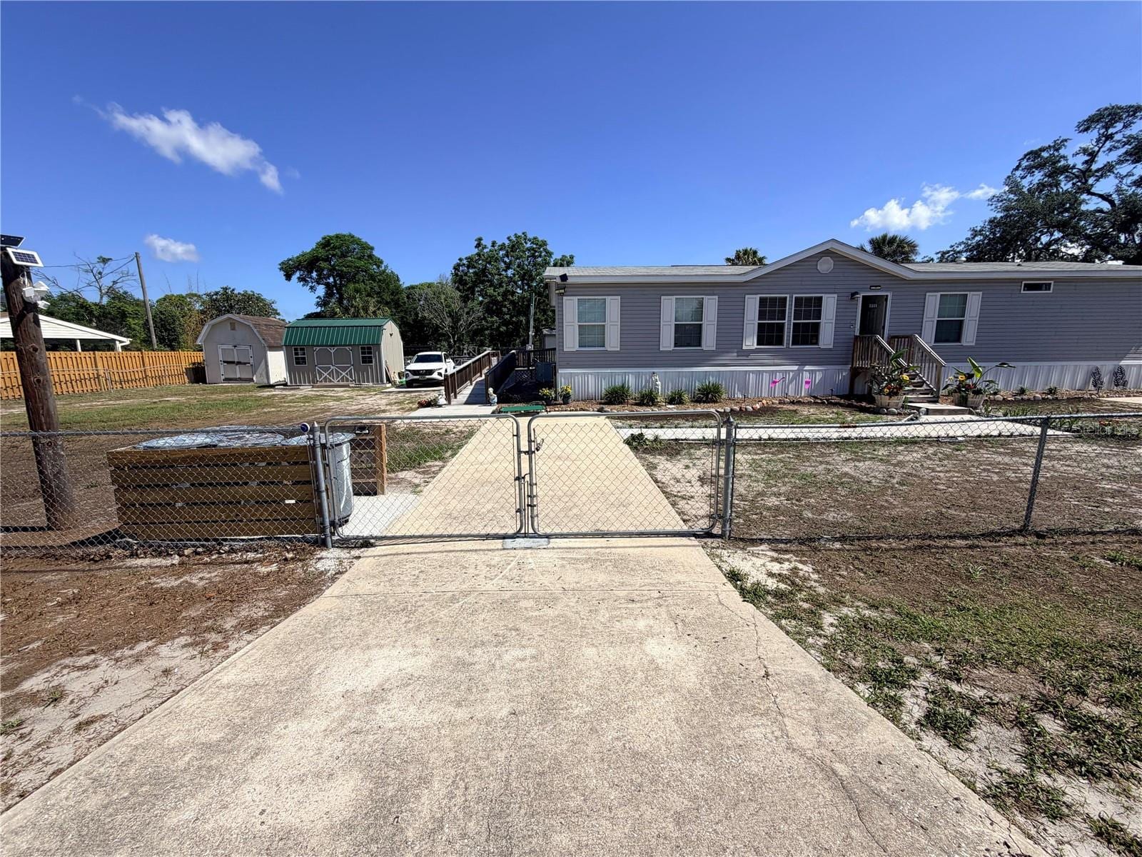 9811 Bud St photo 3