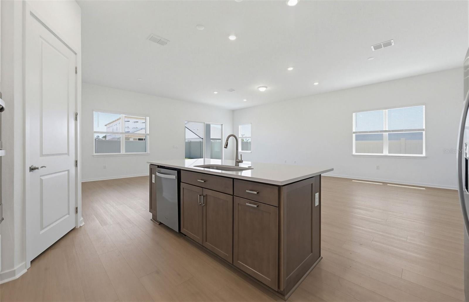 6995 Depue Dr photo 4