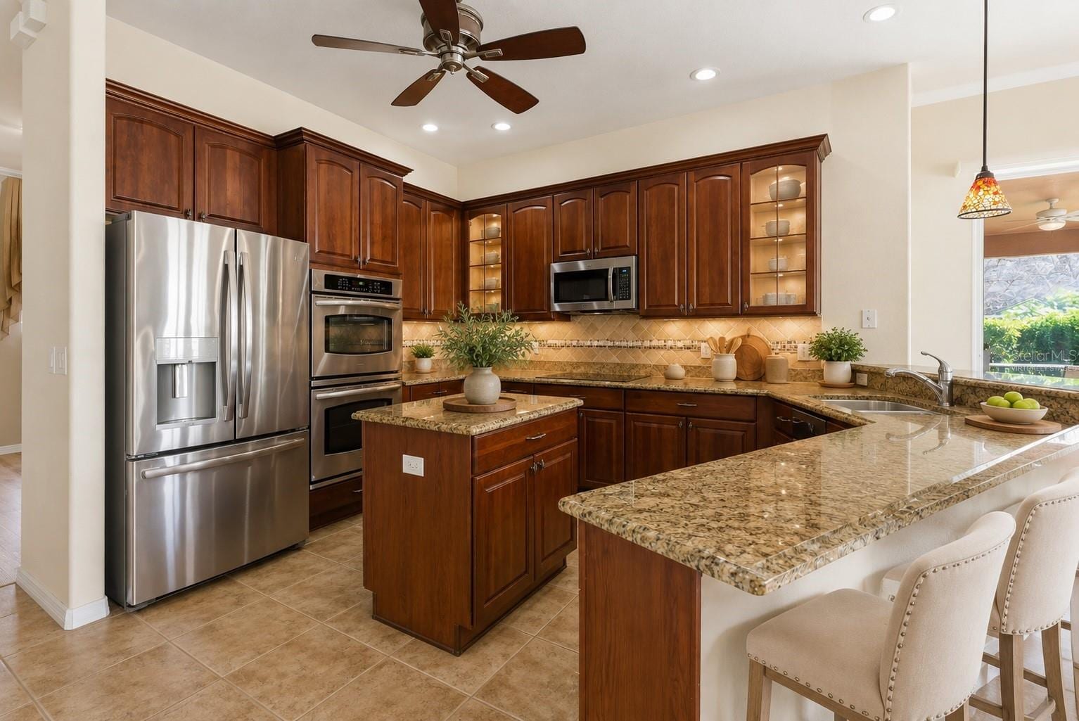 915 Vista Verde Ln photo 3