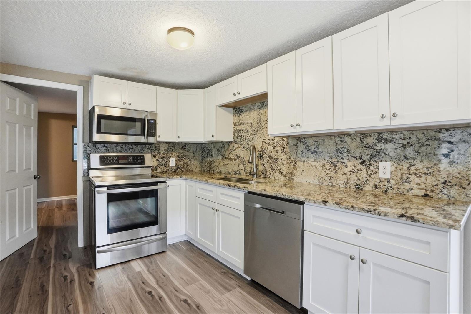 11311 Altoona Ave photo 3