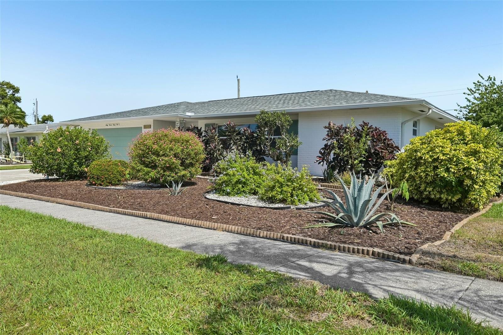 6735 Keystone Dr photo 2