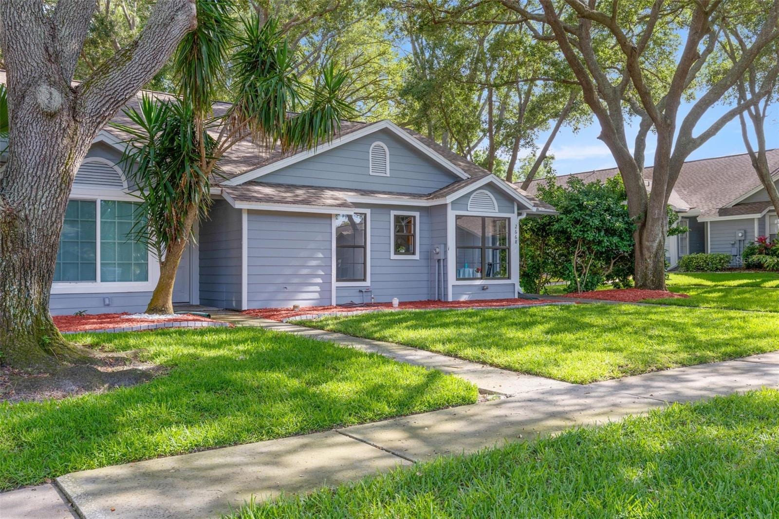 2668 Bentley Dr photo 2