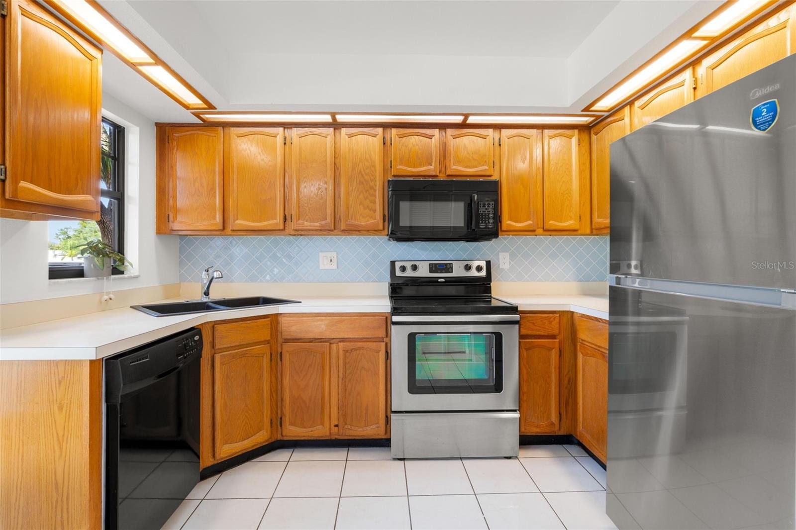 2668 Bentley Dr photo 5
