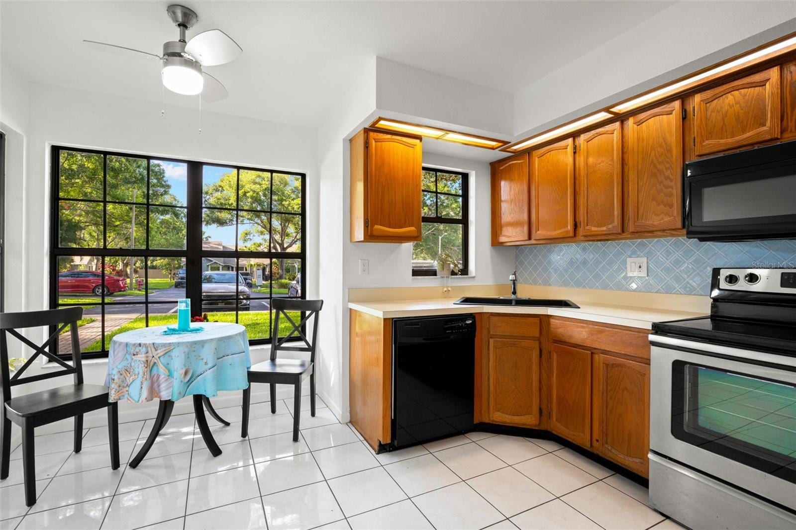 2668 Bentley Dr photo 4