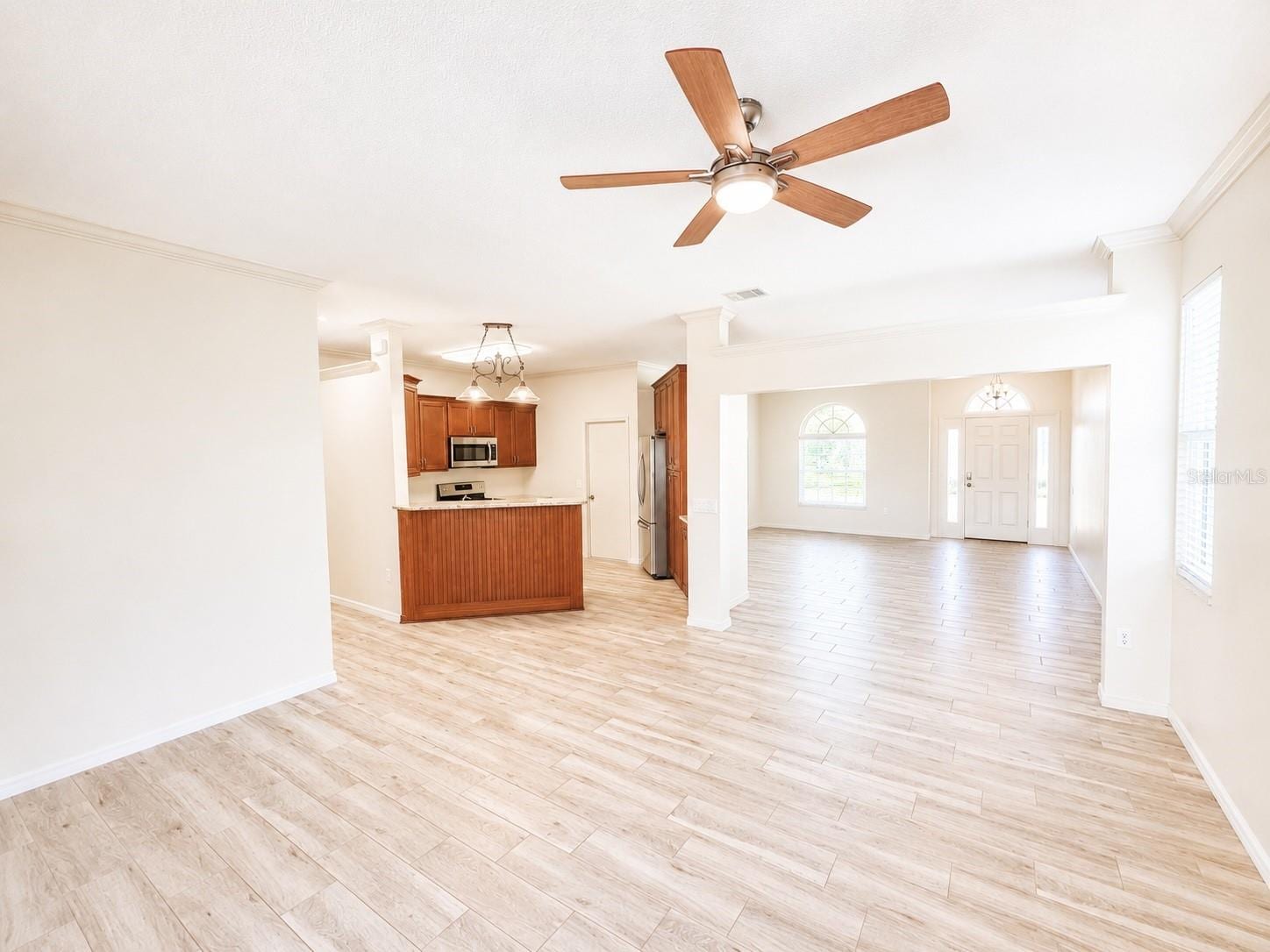 834 Springwood Cir photo 2