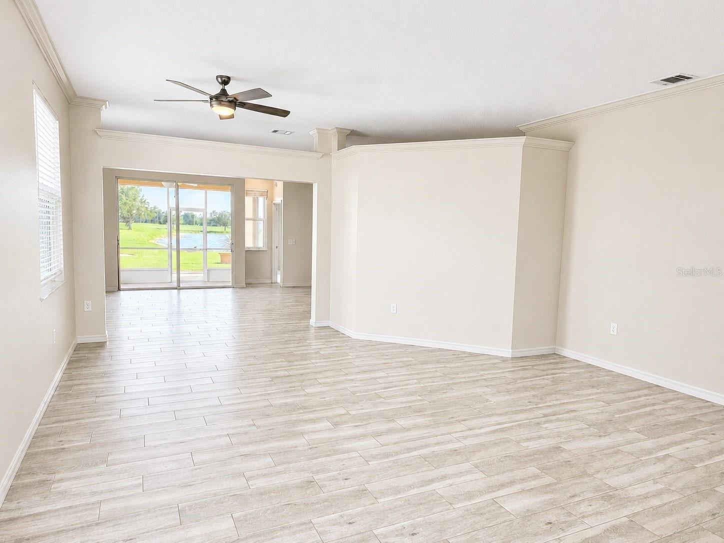 834 Springwood Cir photo 3