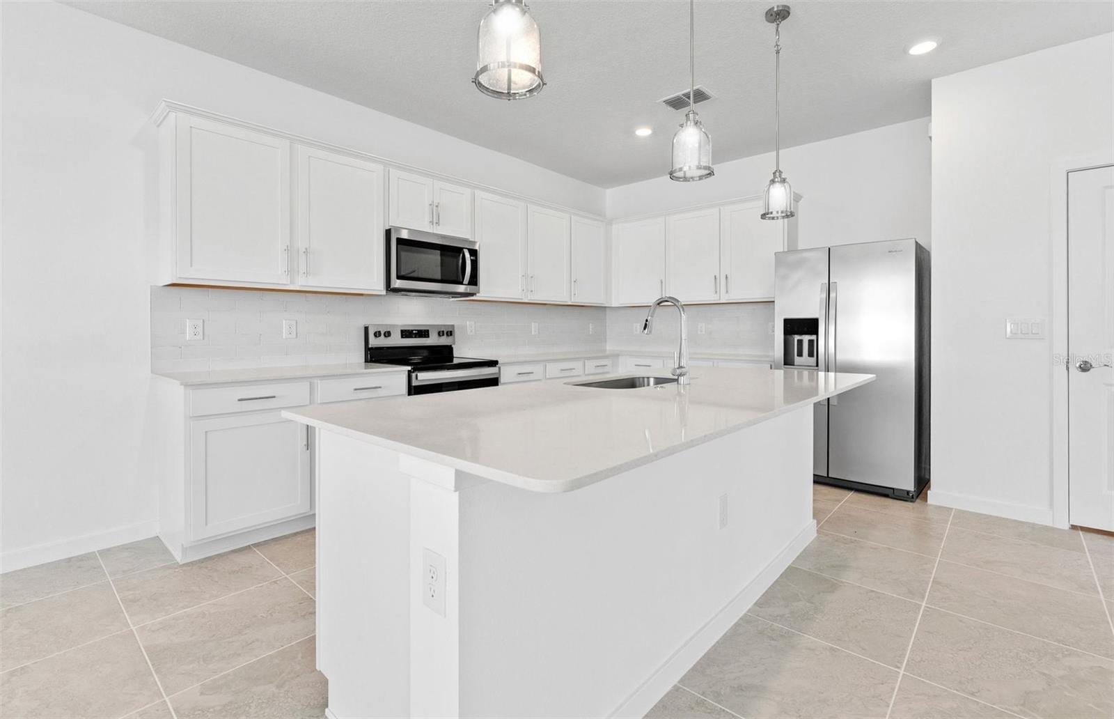 3585 Obsidian Dr photo 3