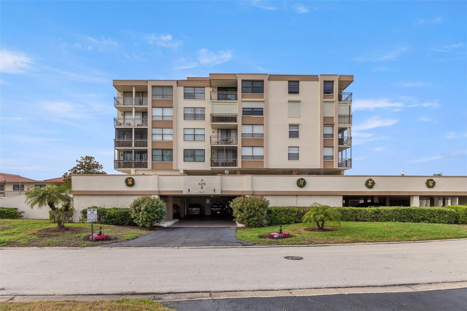 6279 Sun Blvd #503 photo 2