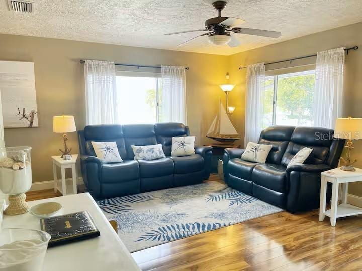 2442 Wood St photo 5