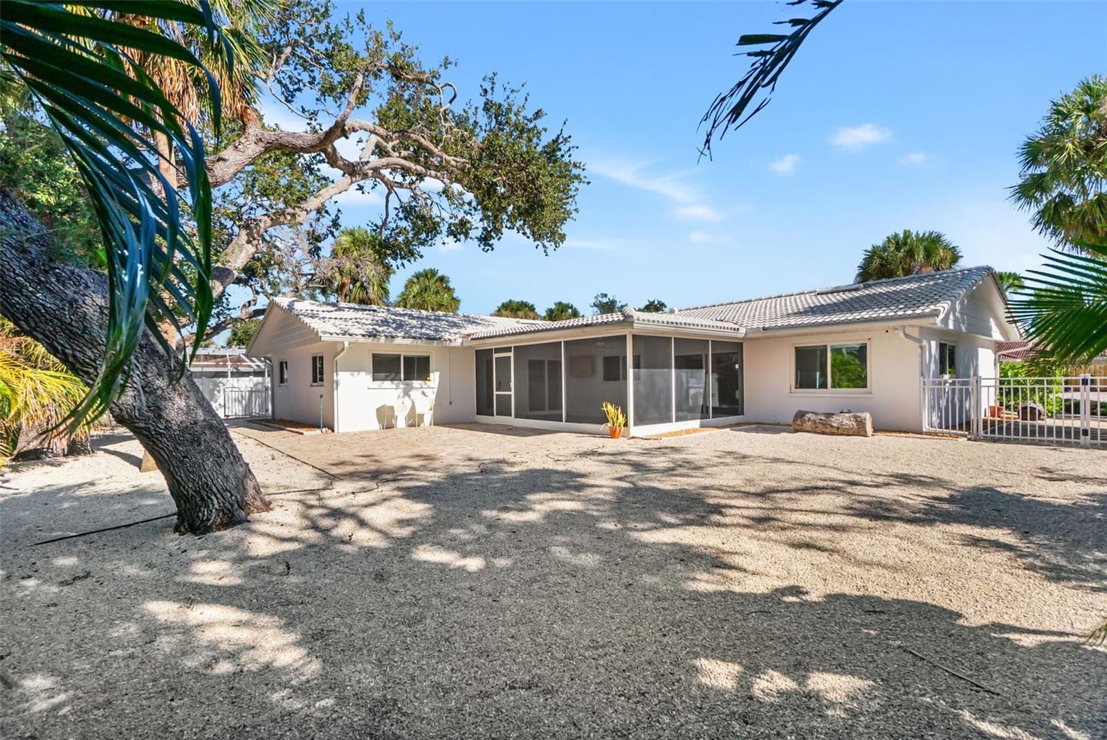 630 Venice Ln photo 5