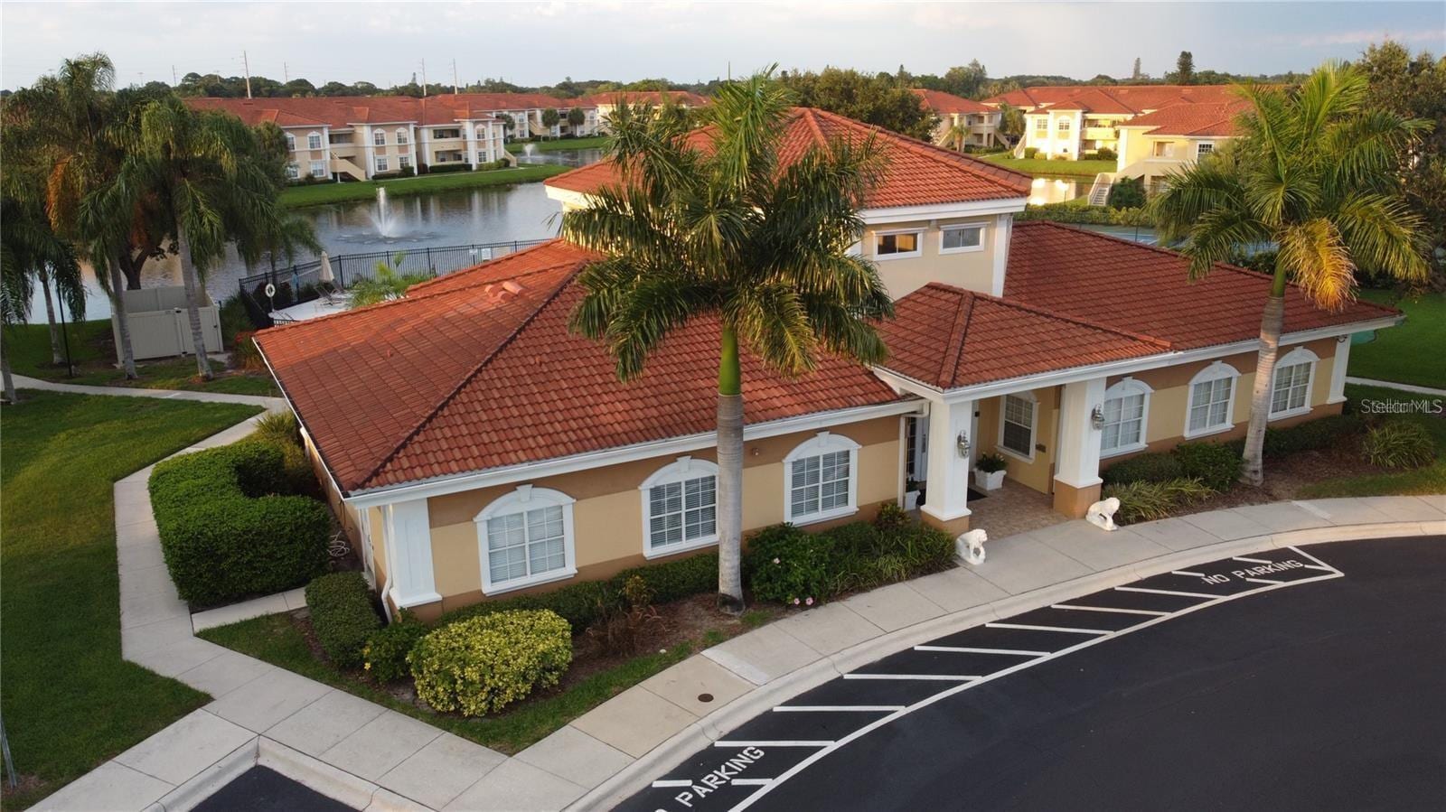 1040 Villagio Cir #201 photo 4