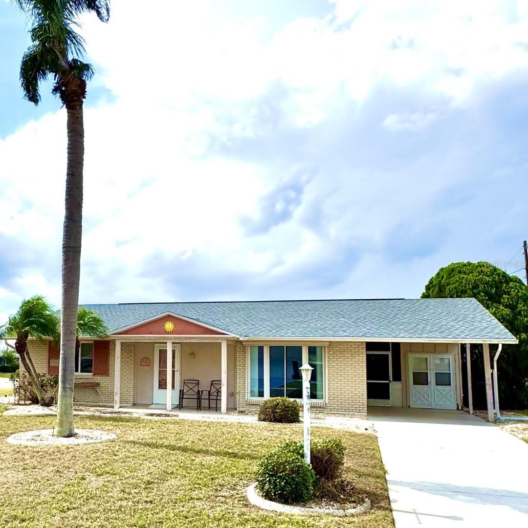 1515 Arrowhead Dr photo 2