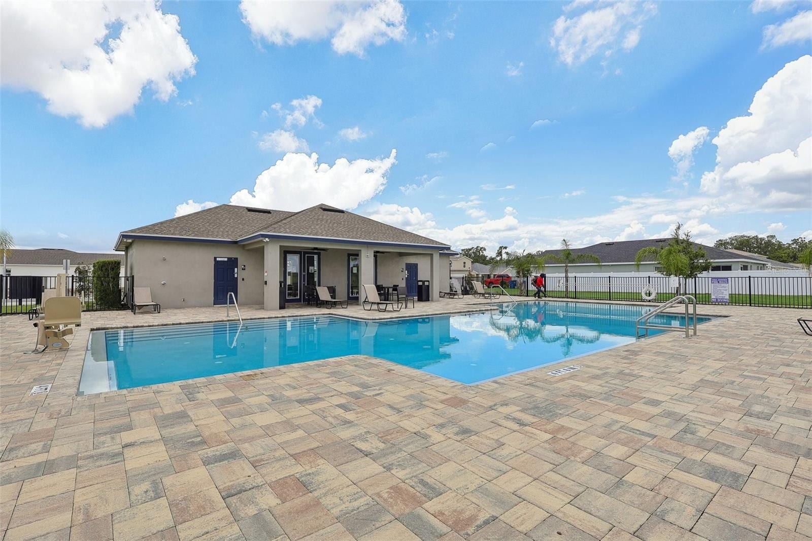 2032 Golden Beak Dr photo 5