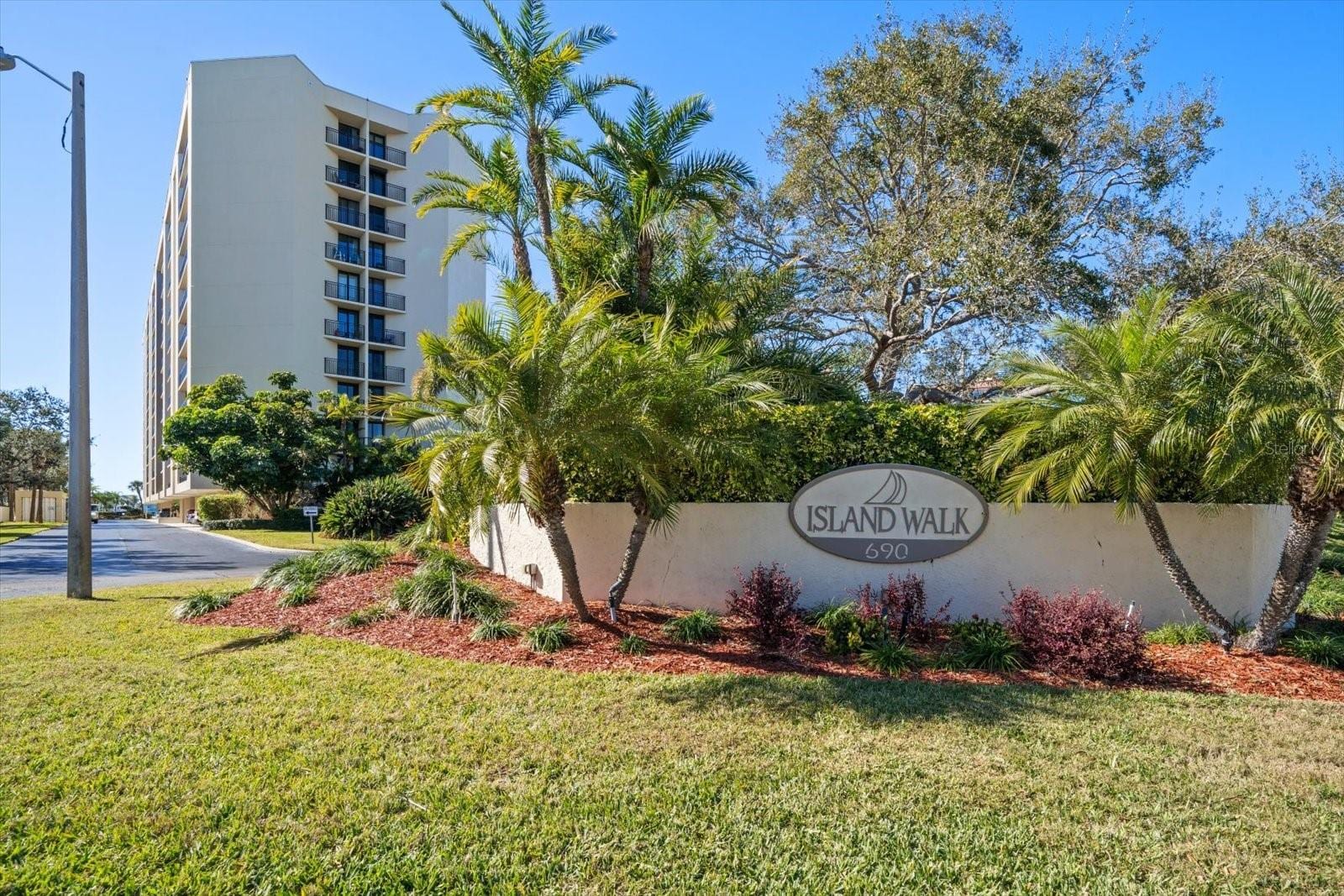 690 Island Way #909 photo 3