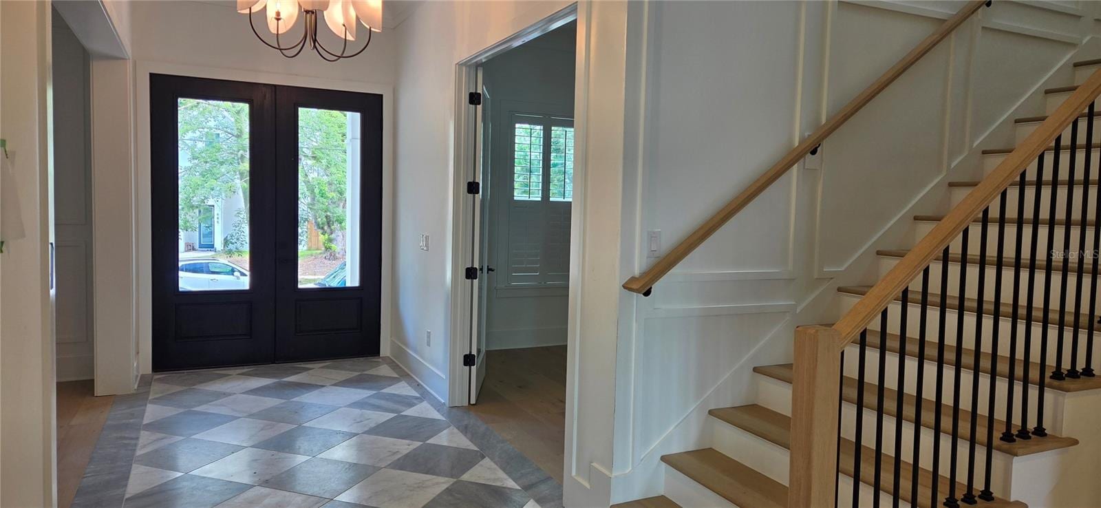 690 Geneva Pl photo 4