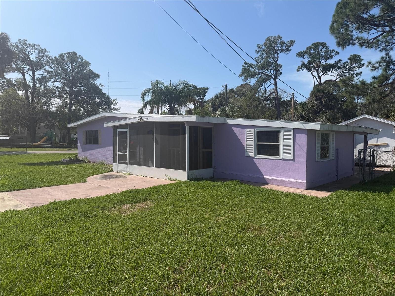 7235 Royal Palm Dr photo 2