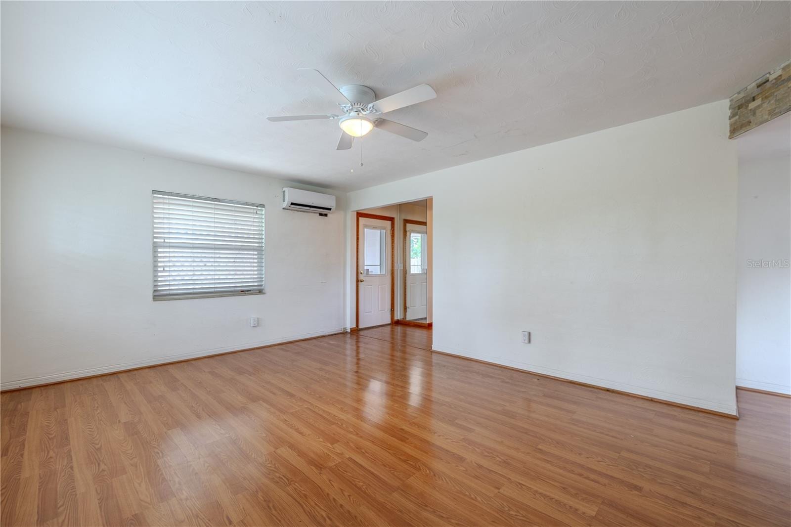 1349 Young Ave photo 3