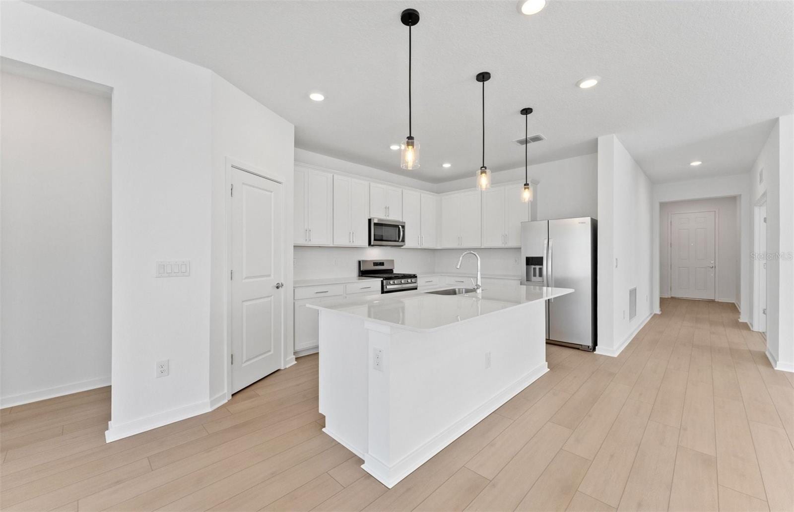 9839 Crescent Moon Dr photo 5