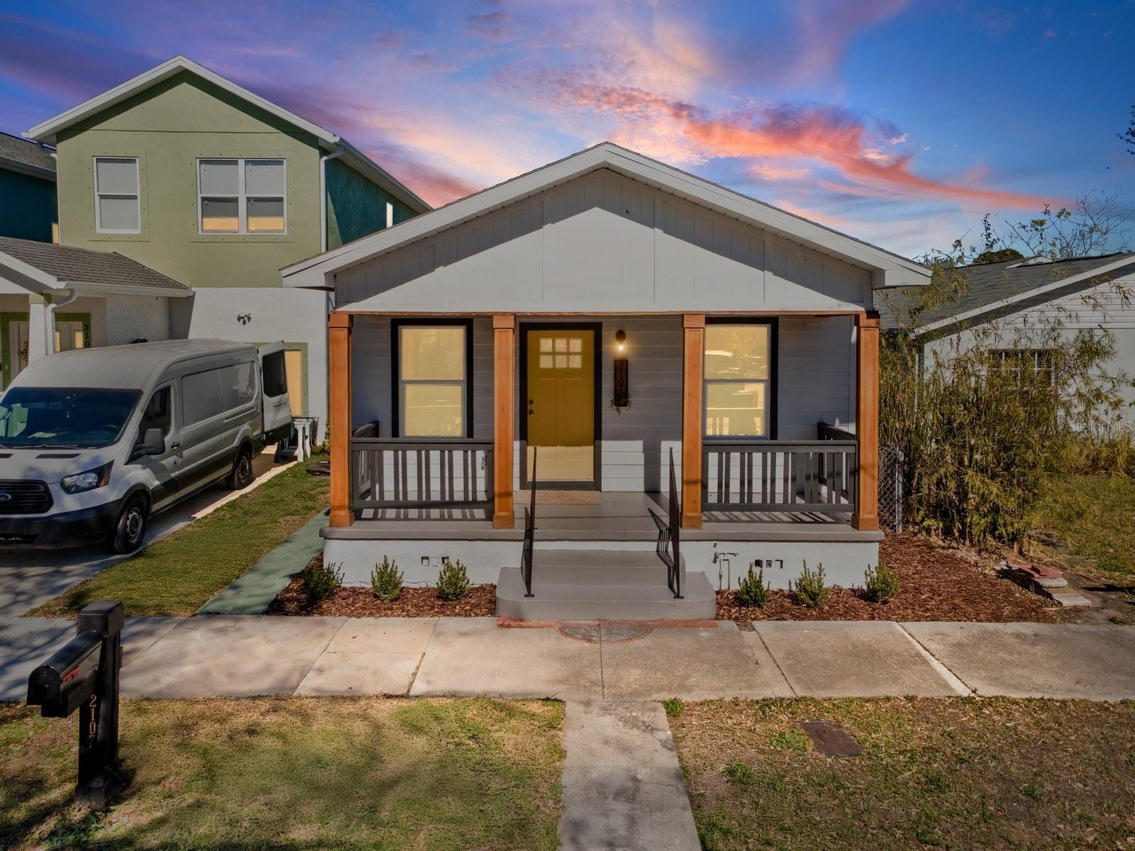 2107 W Cherry St photo 2