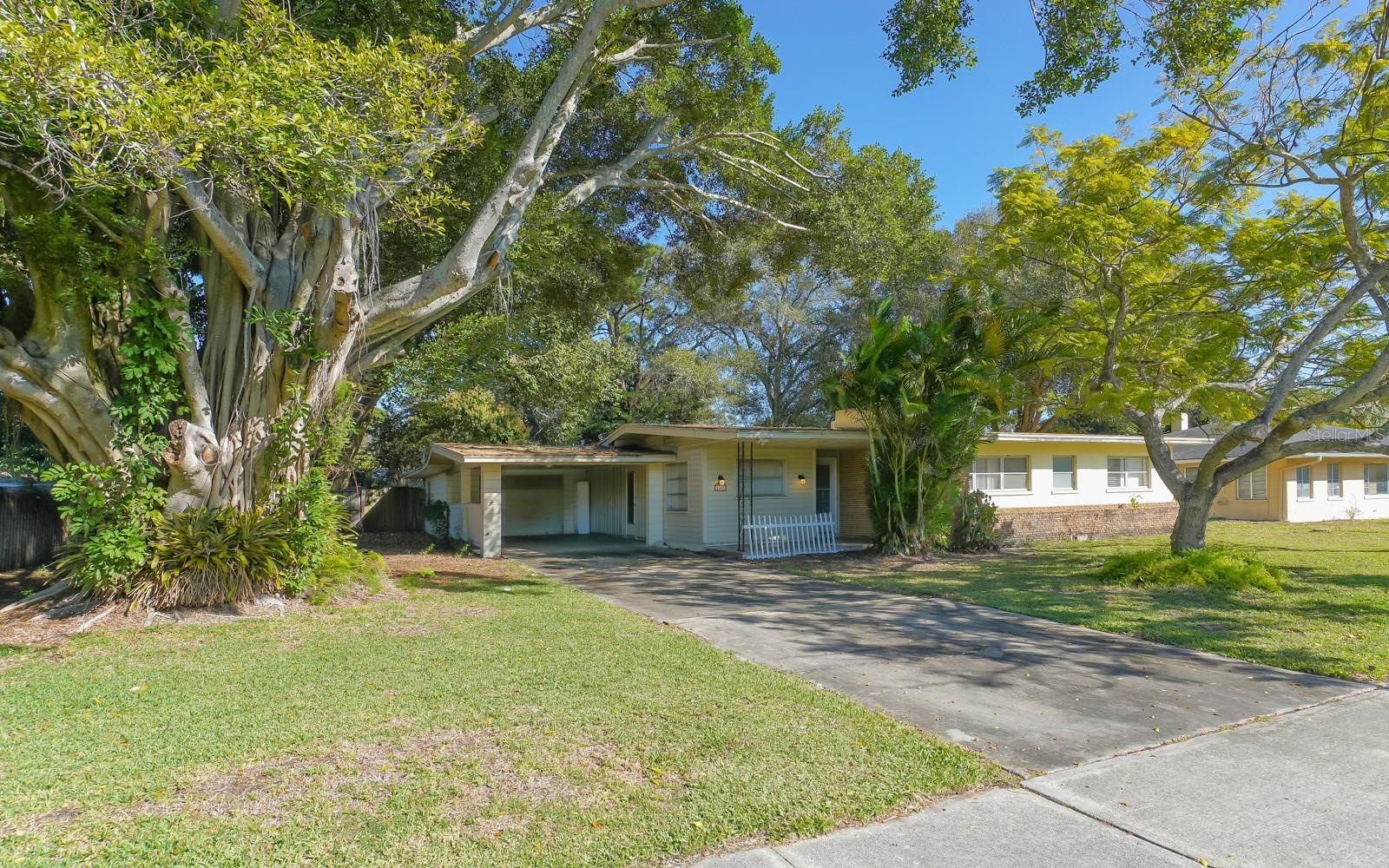 2461 Ringling Blvd photo 1
