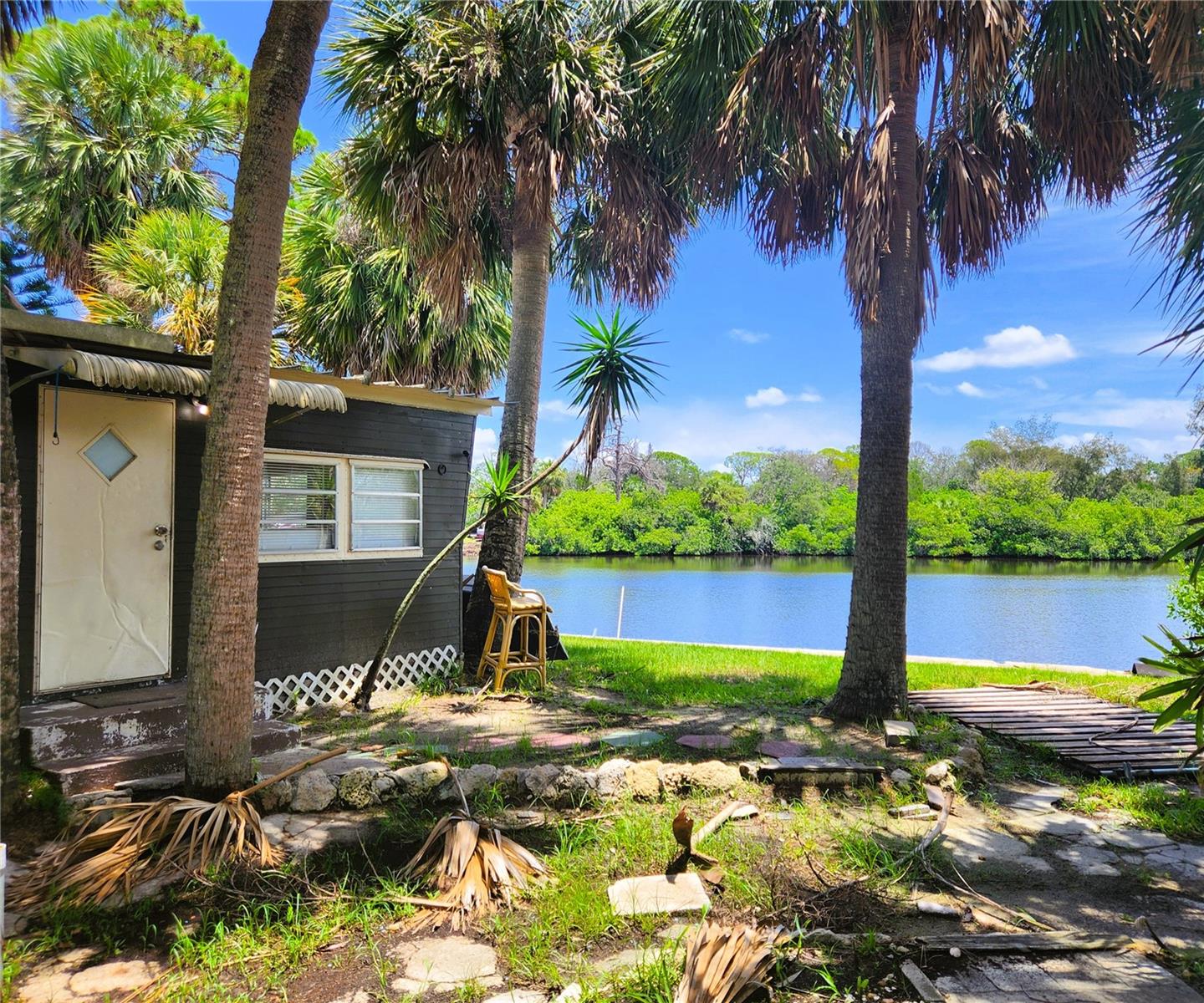 6977 Edgewater Dr photo 1