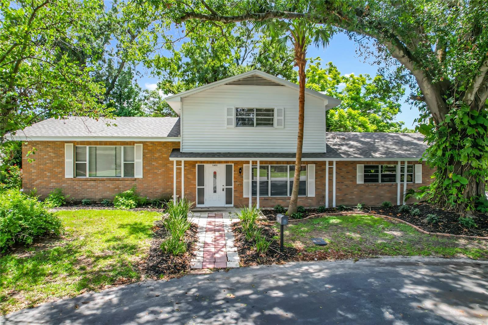 1631 Monterey Ln photo 1