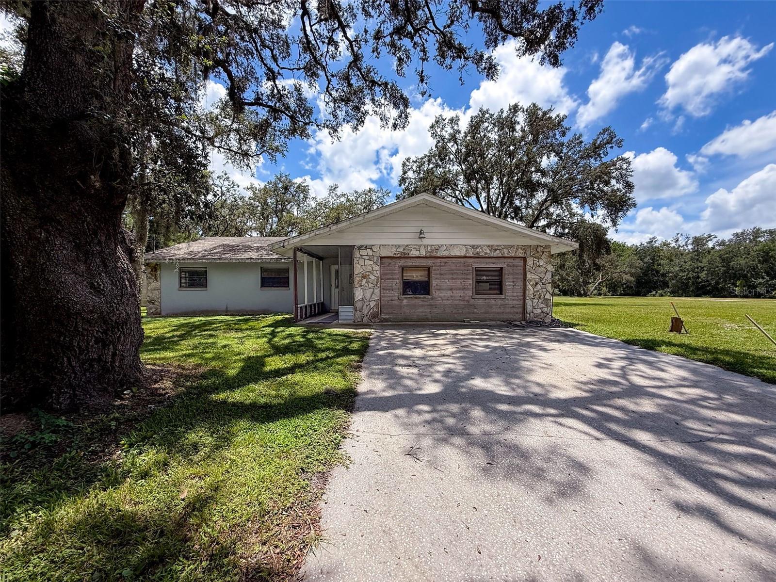 15438/15440 Azra Dr photo 1