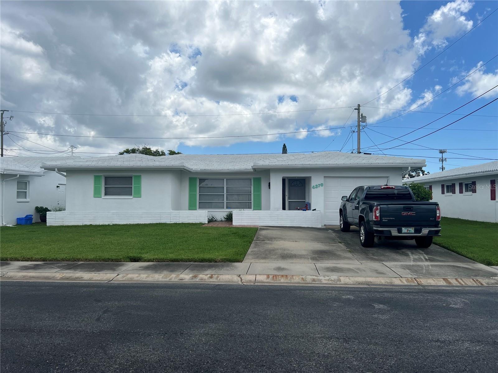 4370 94th Ter N photo 1