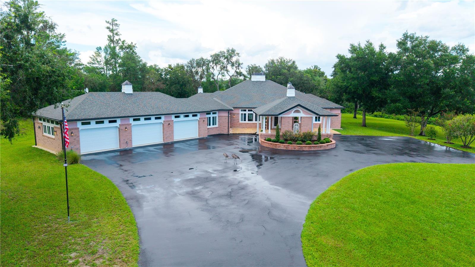 22370 Skyview Cir photo 1