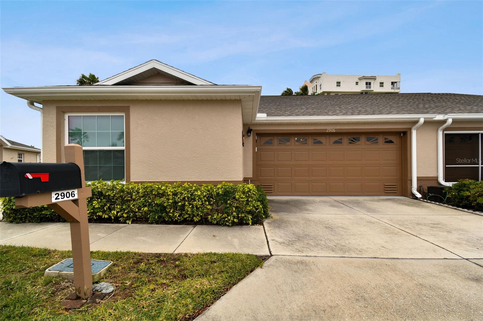 2906 Captains CT photo 1