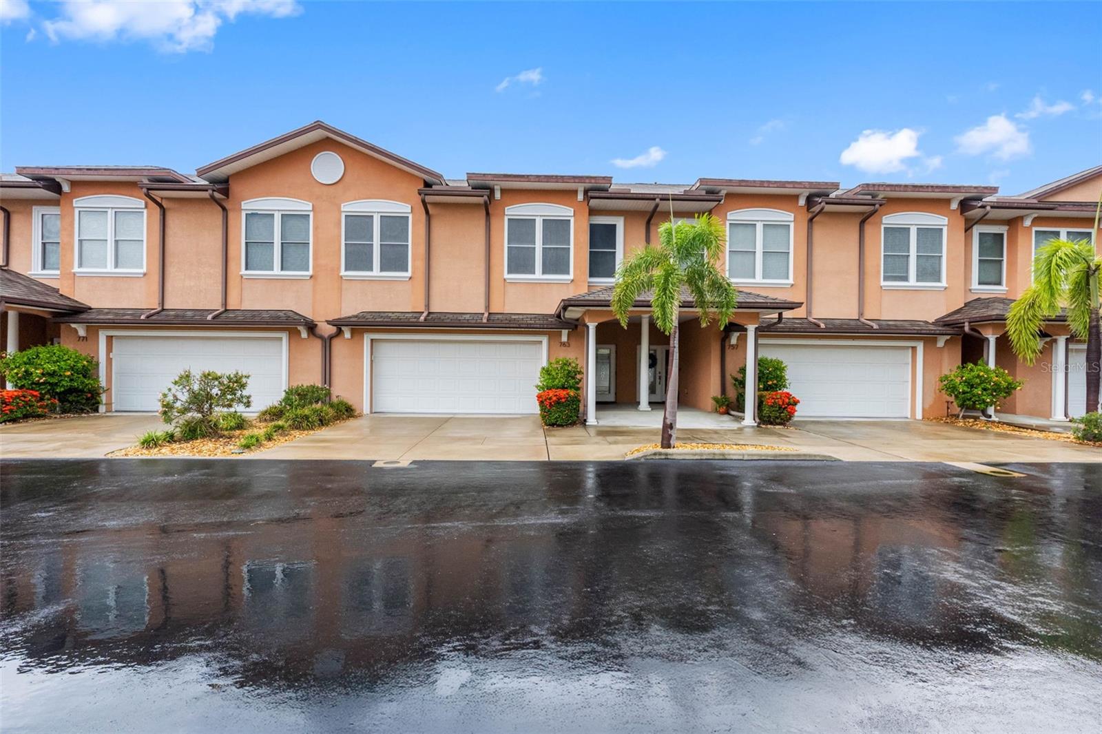 763 Date Palm Ln photo 1