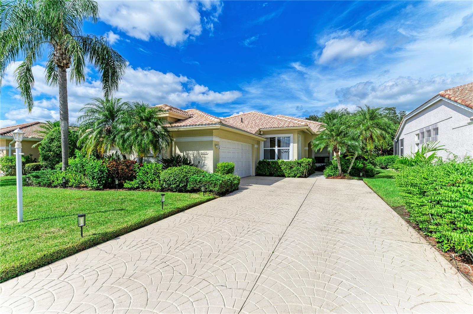 6622 Oakbrooke Cir photo 1
