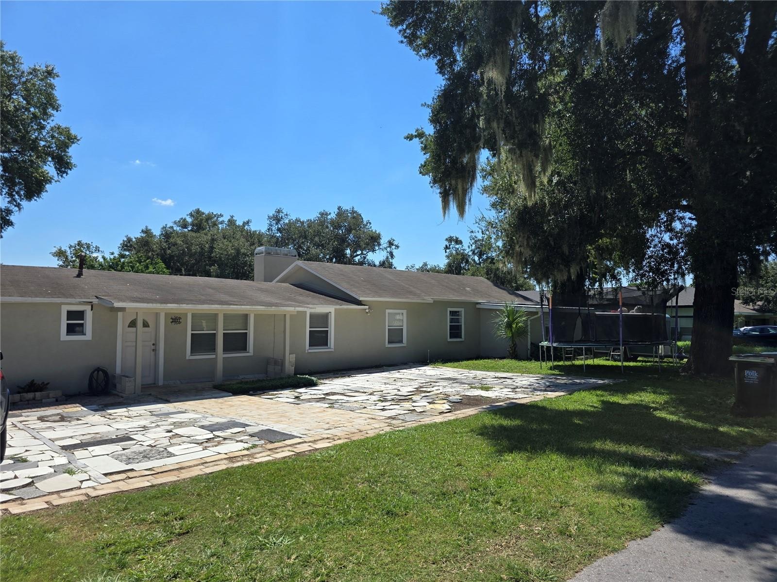 2031 Poe St photo 1