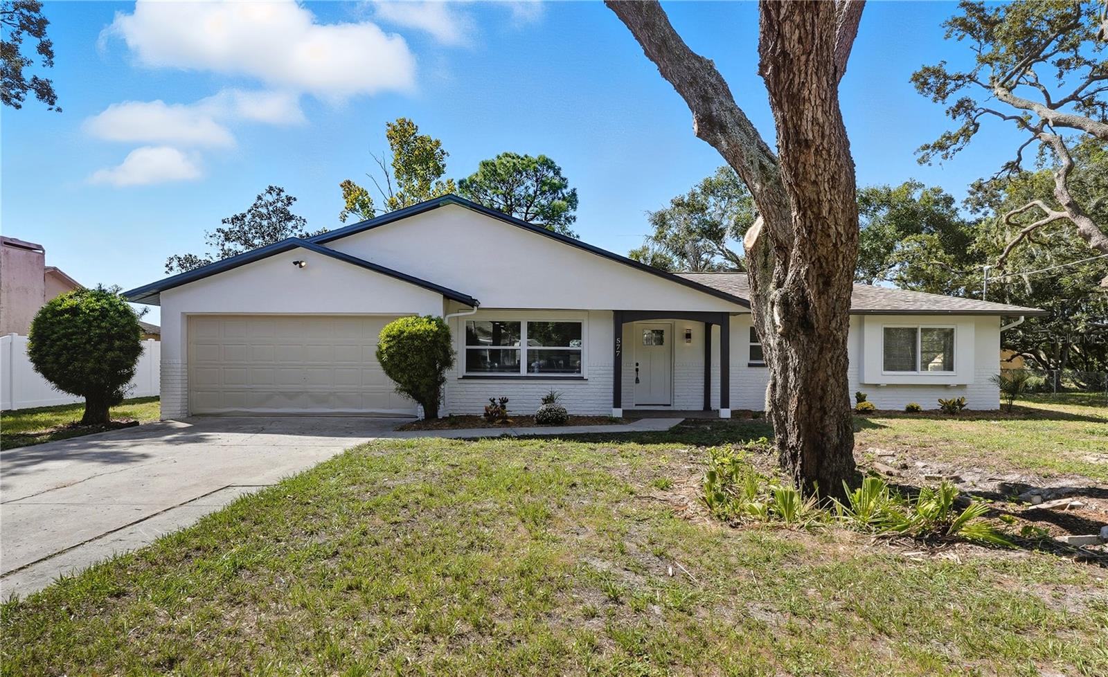 577 Waterfall Dr photo 1
