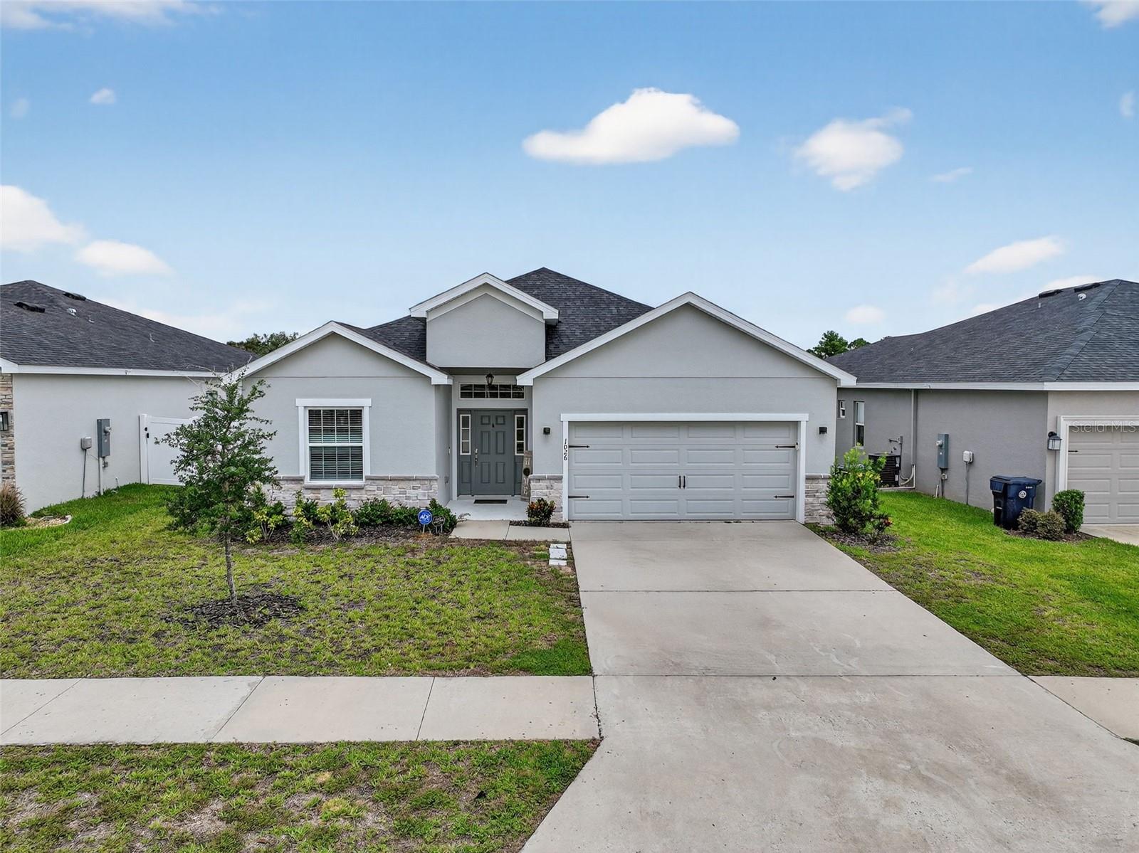 1026 Montgomery Ln photo 1
