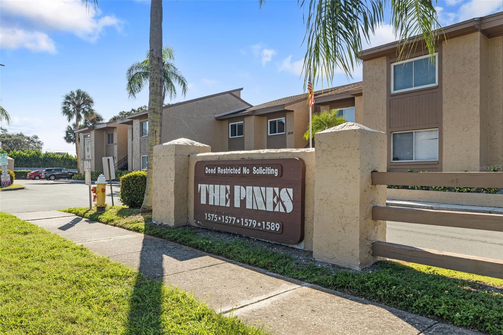 1575 Greenlea Dr #6 photo 1