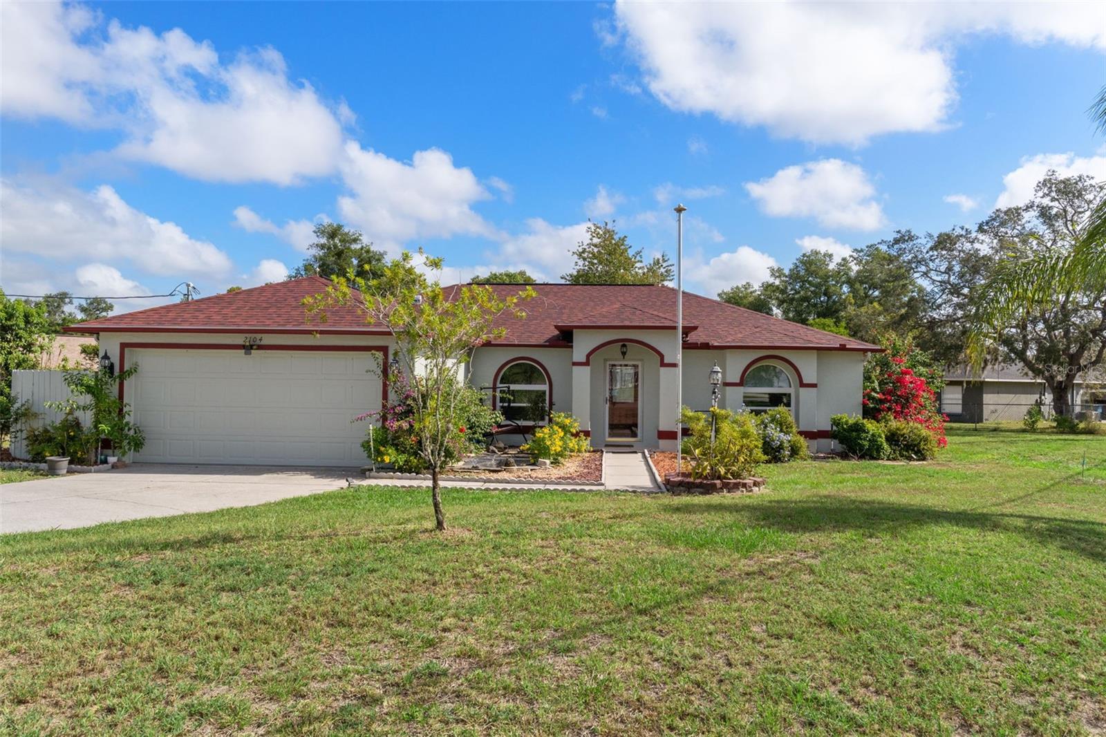 2104 Linwood Ave photo 1
