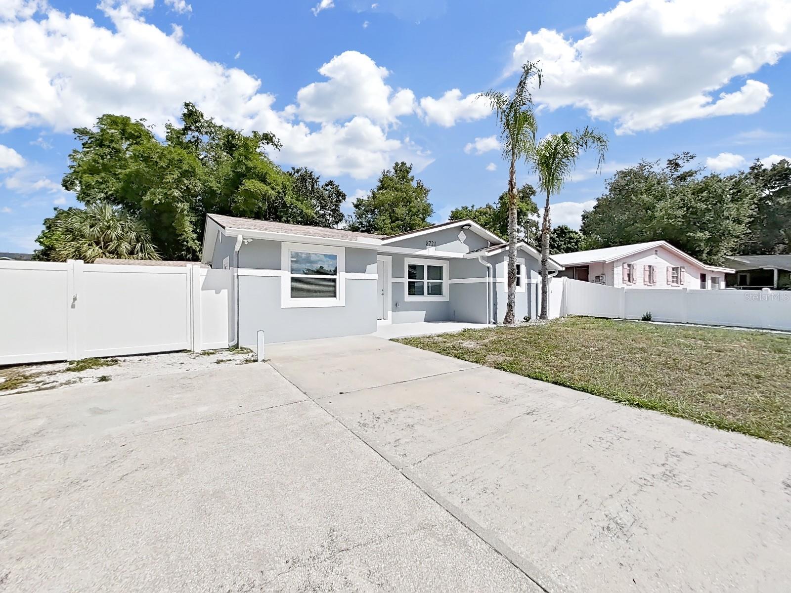 8721 N River Forest Cir photo 1