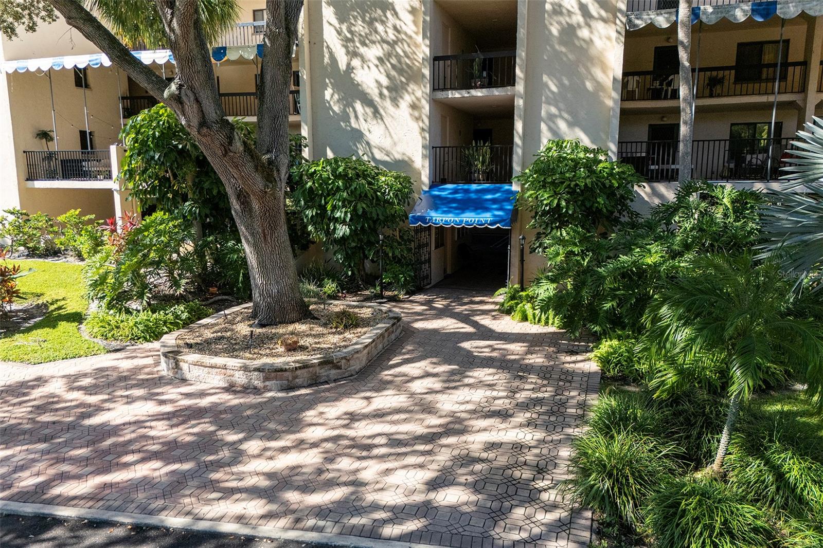 305 Tarpon Pt photo 1
