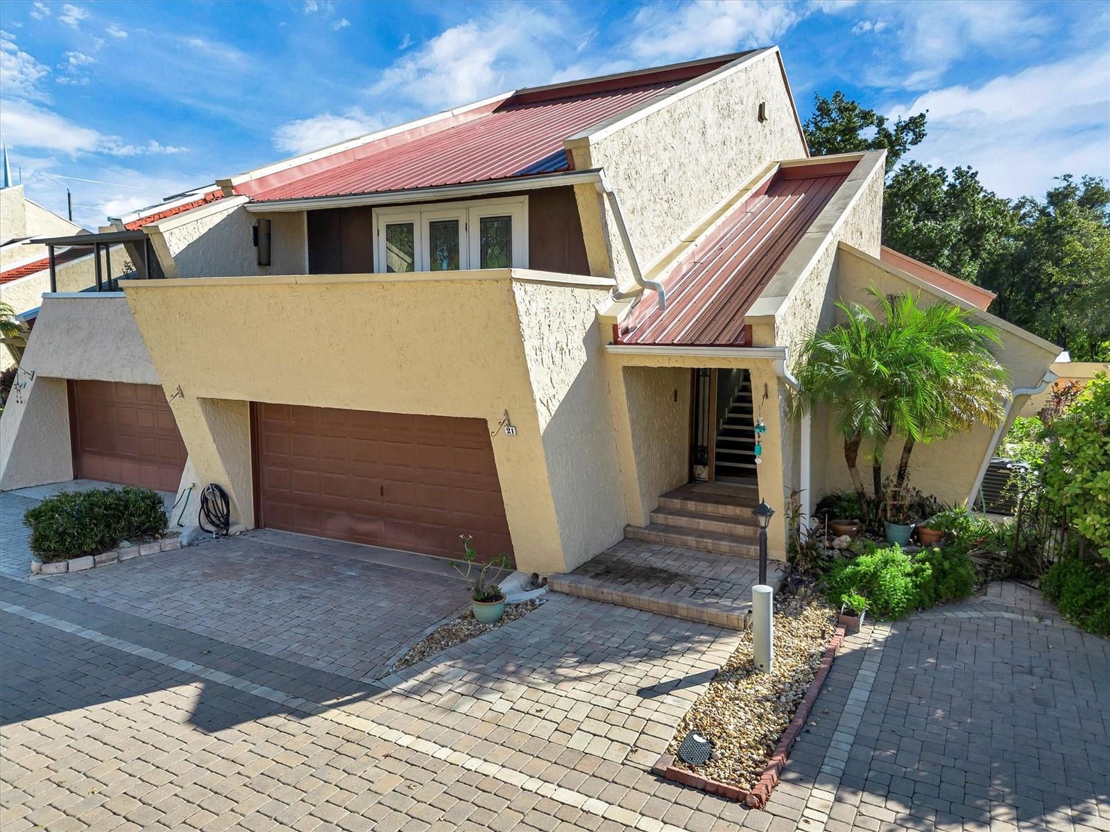 21 Casarena CT photo 1