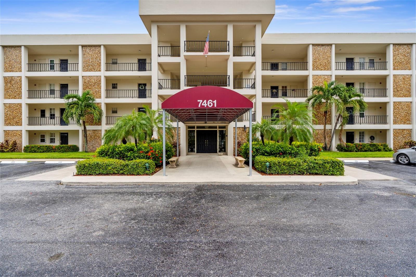 7461 W Country Club Dr N #301 photo 1