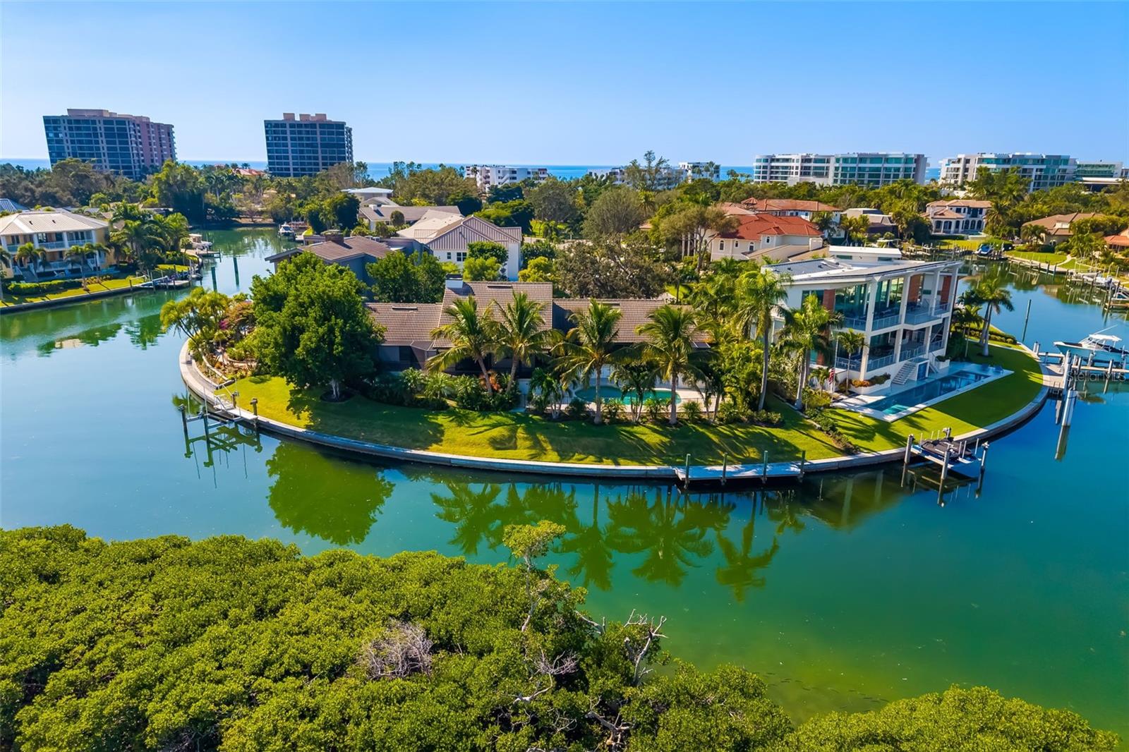 560 Harbor Cove Cir photo 1